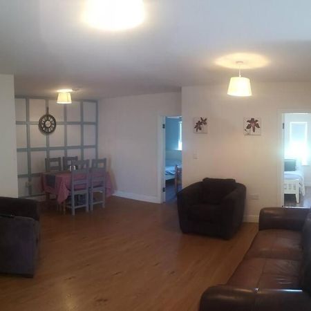 Spacious And Warm 2 Bedroom Apartment Sleeps Up To 5 Athy Buitenkant foto
