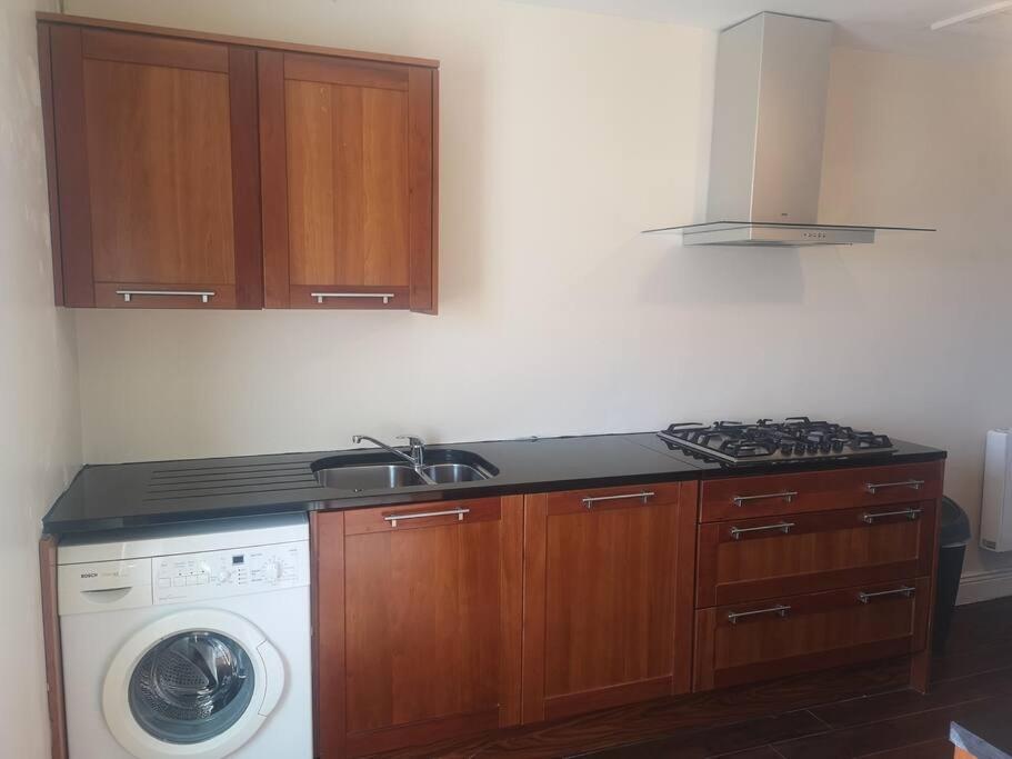 Spacious And Warm 2 Bedroom Apartment Sleeps Up To 5 Athy Buitenkant foto