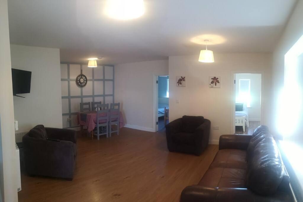 Spacious And Warm 2 Bedroom Apartment Sleeps Up To 5 Athy Buitenkant foto